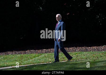 Washington, Usa. November 2023. US-Präsident Joe Biden verlässt das Weiße Haus in Washington, DC, um am Dienstag, den 14. November 2023, am APEC-Gipfel (Asia-Pacific Economic Cooperation) in San Francisco teilzunehmen. Credit: Chris Kleponis/Pool über CNP Credit: Abaca Press/Alamy Live News Stockfoto