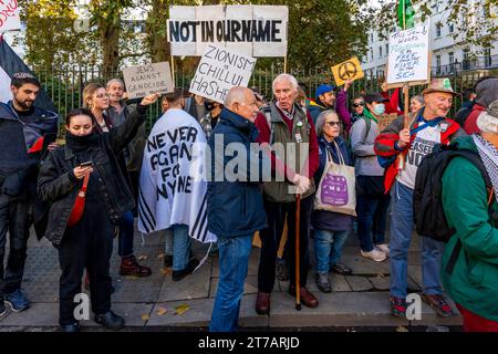 British Jews Come out, um Pro-palästinensische Demonstranten beim March for Palestine Event am 11. November in London zu unterstützen Stockfoto