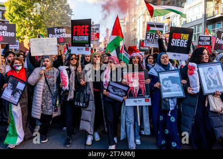 Junge Briten fordern eine Waffenruhe im Gazastreifen und Israel, die Bombardierung des Gazastreifens auf der Veranstaltung „Marsch für Palästina“ in London, Großbritannien, zu stoppen Stockfoto