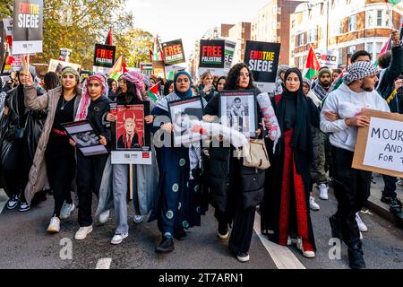 Junge Briten fordern eine Waffenruhe im Gazastreifen und Israel, die Bombardierung des Gazastreifens auf der Veranstaltung „Marsch für Palästina“ in London, Großbritannien, zu stoppen Stockfoto