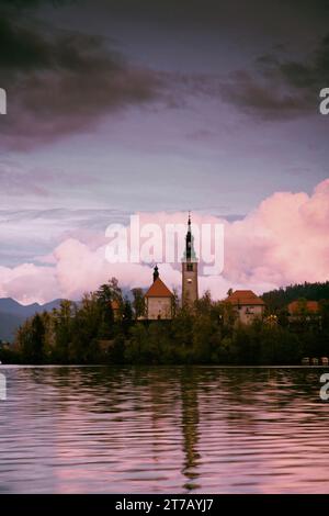 Sonnenaufgang am See Bled, slowenien Stockfoto