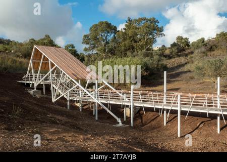 Aussichtsplattform im Freien auf der Straße zwischen dem Dorf Inia und der Bucht von Lara, Akamas Nationalpark Zypern. Stockfoto