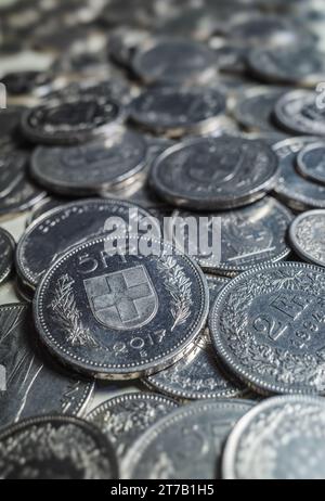 Hintergrund moderner Schweizer Münzen Stockfoto