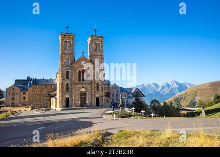 Unsere Lieben Frau von La Salette. Heiligtum Notre-Dame de La Salette, Frankreich. Dieser Wallfahrtsort befindet sich in einer einzigartig schönen Berglandschaft in der Stockfoto