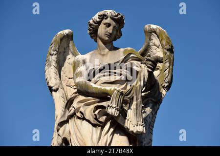 Italien, Rom, Engelsstatue auf der Sant'Angelo-Brücke, Engel mit Peitschen Stockfoto