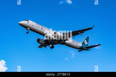 Gestair ein Embraer 190LR der italienischen Fluggesellschaft Air Dolomiti befindet sich im Landeanflug auf den Flughafen Zürich. Registrierung I-ADJO. Zürich, Schweiz, 02.10.2022 *** Gestair an Embraer 190LR der italienischen Fluggesellschaft Air Dolomiti nähert sich Zürich Airport Registration I ADJO Zürich, Schweiz, 02 10 2022 Credit: Imago/Alamy Live News Stockfoto