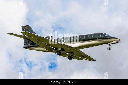 Gestair eine Cessna 680 Citation Sovereign von Gestair ist im Landeanflug auf den Flughafen Zürich. Immatrikulation EC-MLV. Zürich, Schweiz, 02.10.2022 *** Gestair A Gestair Cessna 680 Citation Sovereign nähert sich Zürich Airport Registration EC MLV Zürich, Schweiz, 02 10 2022 Credit: Imago/Alamy Live News Stockfoto