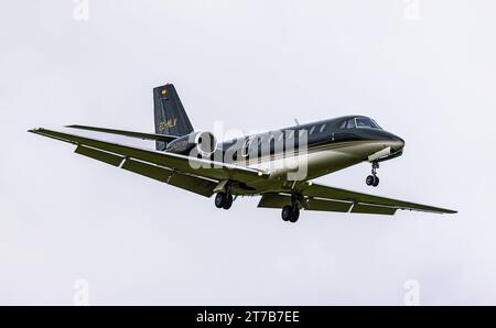 Gestair eine Cessna 680 Citation Sovereign von Gestair ist im Landeanflug auf den Flughafen Zürich. Immatrikulation EC-MLV. Zürich, Schweiz, 02.10.2022 *** Gestair A Gestair Cessna 680 Citation Sovereign nähert sich Zürich Airport Registration EC MLV Zürich, Schweiz, 02 10 2022 Credit: Imago/Alamy Live News Stockfoto