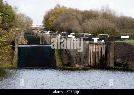 Delph Locks am Dudley No.1 Canal, Brierley Hill, West Midlands, England, Großbritannien Stockfoto