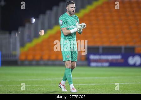 Richard O'Donnell #1 von Blackpool während des Bristol Street Motors Trophy Match Blackpool vs Morecambe in Bloomfield Road, Blackpool, Großbritannien, 14. November 2023 (Foto: Gareth Evans/News Images) Stockfoto