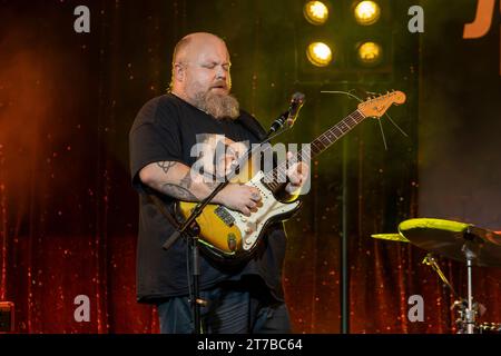 Auftritt von Andreas Kümmert Gitarre, Gesang mit dem Programm Working Class Hero in den Ostrastudios live im Rahmen der Jazztage Dresden. *** Auftritt von Andreas Kümmert Gitarre, Gesang mit dem Programm Working Class Hero in den Ostrastudios live im Rahmen der Jazztage Dresden Credit: Imago/Alamy Live News Stockfoto