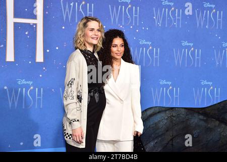 Deutschlandpremiere WISH in Berlin Hazel Brugger deutsche Stimme von Dahlia, Patricia Meeden deutsche Stimme von Asha Ankunft, magische Deutschlandpremiere WISH in Berlin, blauer Teppich zum Animationsfilm von Walt Disney in Berlin, am 14.11.2023 *** Deutsche Premiere WISH in Berlin Hazel Brugger Deutsche Stimme von Dahlia, Patricia Meeden deutsche Stimme von Asha Ankunft, magische deutsche Premiere WISH in Berlin, blauer Teppich zum Zeichentrickfilm von Walt Disney in Berlin, am 14 11 2023 Photopress Mueller Credit: Imago/Alamy Live News Stockfoto