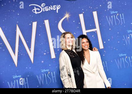 Deutschlandpremiere WISH in Berlin Hazel Brugger deutsche Stimme von Dahlia, Patricia Meeden deutsche Stimme von Asha Ankunft, magische Deutschlandpremiere WISH in Berlin, blauer Teppich zum Animationsfilm von Walt Disney in Berlin, am 14.11.2023 *** Deutsche Premiere WISH in Berlin Hazel Brugger Deutsche Stimme von Dahlia, Patricia Meeden deutsche Stimme von Asha Ankunft, magische deutsche Premiere WISH in Berlin, blauer Teppich zum Zeichentrickfilm von Walt Disney in Berlin, am 14 11 2023 Photopress Mueller Credit: Imago/Alamy Live News Stockfoto