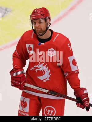 Trinec, Tschechische Republik. November 2023. Jakub Jerabek (Trinec) spielte am 14. November 2023 in Trinec, Tschechien, während des Eröffnungsspiels der Champions Hockey League HC Ocelari Trinec gegen Skelleftea AIK. Quelle: Jaroslav Ozana/CTK Photo/Alamy Live News Stockfoto