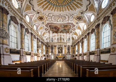 Das Innere der Buergersaalkirche, Bürgerhalskirche in München. Es wurde 1709 erbaut und ist ein historisches Gebäude in der Innenstadt von Mu Stockfoto