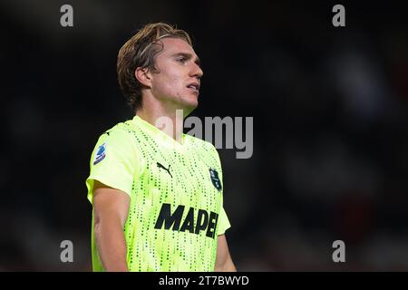 Turin, Italien. November 2023. Kristian Thorstvedt von US Sassuolo reagiert während des Spiels der Serie A im Stadio Grande Torino, Turin. Der Bildnachweis sollte lauten: Jonathan Moscrop/Sportimage Credit: Sportimage Ltd/Alamy Live News Stockfoto