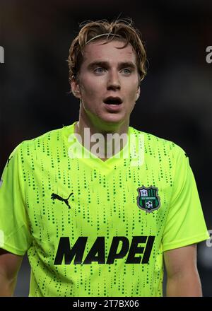 Turin, Italien. November 2023. Kristian Thorstvedt von US Sassuolo reagiert während des Spiels der Serie A im Stadio Grande Torino, Turin. Der Bildnachweis sollte lauten: Jonathan Moscrop/Sportimage Credit: Sportimage Ltd/Alamy Live News Stockfoto