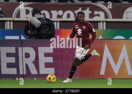 Turin, Italien. November 2023. Adrien Tameze vom FC Turin während des Spiels der Serie A im Stadio Grande Torino, Turin. Der Bildnachweis sollte lauten: Jonathan Moscrop/Sportimage Credit: Sportimage Ltd/Alamy Live News Stockfoto