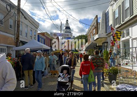 Leute, die das Herbst Festival in der Maryland Street in Annapolis MD genießen Stockfoto