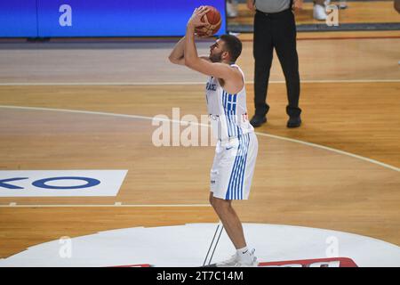 Nikolaos Rogkavopoulos (griechische Basketball-Nationalmannschaft) schießt einen Freiwurf Stockfoto