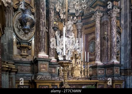 Architektonische Details der Kirche Saint Teresa von Ávila, einer barocken Kirche in der Via Santa Teresa, in der Nähe der Piazza San Carlo in Turin, Italien Stockfoto