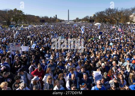 Washington, Usa. November 2023. Demonstranten treffen sich in der National Mall in Washington, DC, USA, während einer Veranstaltung zur Unterstützung des Staates Israel und gegen Antisemitismus am Dienstag, den 14. November 2023. Foto: Aaron Schwartz/CNP/ABACAPRESS.COM Credit: Abaca Press/Alamy Live News Stockfoto