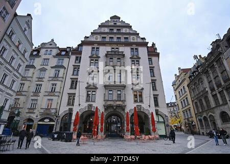 Das Orlando Haus am Platzl in München mit der Wohnung von Star Koch Alfons SCHUHBECK im obertsen Geschoss. *** Das Orlando Haus am Platzl in München mit der Wohnung von Sternekoch Alfons SCHUHBECK im obersten Stockwerk Credit: Imago/Alamy Live News Stockfoto