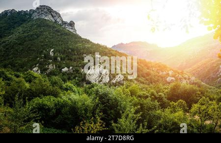 Der Karstschlucht Paklenica ist ein Nationalpark in Kroatien. Es liegt in Starigrad, Norddalmatien, an den Südhängen des Velebit-Berges, nicht in der Nähe von St. Stockfoto