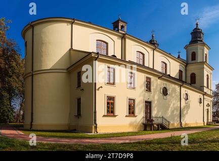 Pfarrei St. Stanislaus und die Schutzengel in Zbuczyn. Zbuczyn ist ein Dorf im Landkreis Siedlce in der Woiwodschaft Masowien im östlichen Zentralpolen. Das ist es Stockfoto