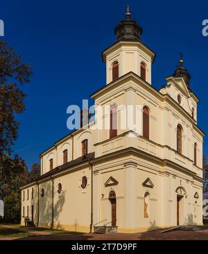 Pfarrei St. Stanislaus und die Schutzengel in Zbuczyn. Zbuczyn ist ein Dorf im Landkreis Siedlce in der Woiwodschaft Masowien im östlichen Zentralpolen. Das ist es Stockfoto