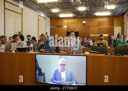 Brüssel, Belgien November 2023. Abbildung zeigt eine Sitzung der Kommission Energie, Umwelt und Klima im Brüsseler parlament am Mittwoch, den 15. November 2023. Der jüngste Fall von PFAS-Verschmutzung im Wasser wird erörtert. BELGA FOTO HATIM KAGHAT Credit: Belga News Agency/Alamy Live News Stockfoto