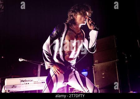 Mailand, Italien. November 2023. Justin Hawkins von der britischen Rockband The Darkness tritt live in einem Konzert im Alcatraz auf. (Foto: Mairo Cinquetti/SOPA Images/SIPA USA) Credit: SIPA USA/Alamy Live News Stockfoto