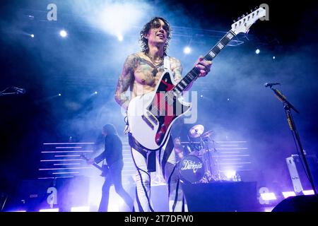 Mailand, Italien. November 2023. Justin Hawkins von der britischen Rockband The Darkness tritt live in einem Konzert im Alcatraz auf. (Foto: Mairo Cinquetti/SOPA Images/SIPA USA) Credit: SIPA USA/Alamy Live News Stockfoto