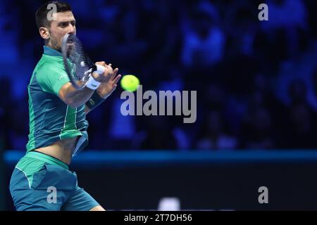 Turin, Italien. November 2023. Novak Djokovic aus Serbien im Einzelspiel zwischen Novak Djokovic aus Serbien und Jannik Sinner aus Italien am dritten Tag des Nitto ATP World Tour Finals im Pala Alpitour am 14. November 2023 in Turin (Italien) Credit: Marco Canoniero/Alamy Live News Stockfoto