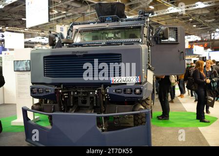 Paris, Frankreich. November 2023. Milipol Paris 2023, die 23. Globale Veranstaltung für staatliche Sicherheit und innere Sicherheit, am 14. November 2023 in Villepinte, Paris, Frankreich. Foto: Pierrick Villette/ABACAPRESS.COM Credit: Abaca Press/Alamy Live News Stockfoto