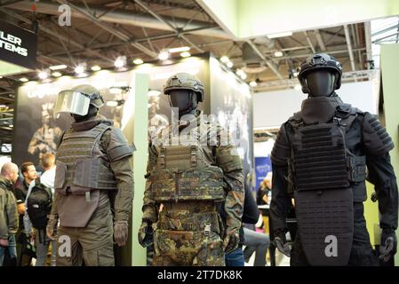 Paris, Frankreich. November 2023. Milipol Paris 2023, die 23. Globale Veranstaltung für staatliche Sicherheit und innere Sicherheit, am 14. November 2023 in Villepinte, Paris, Frankreich. Foto: Pierrick Villette/ABACAPRESS.COM Credit: Abaca Press/Alamy Live News Stockfoto