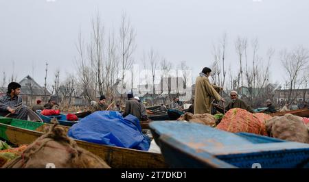 Schwimmender Markt am Dal Lake, Srinagar, Kaschmir Stockfoto