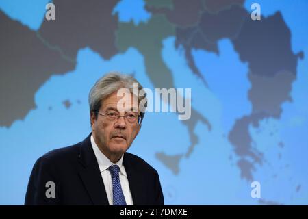 Brüssel, Belgien November 2023. Pressekonferenz von EU-Kommissar Paolo GENTILONI zur Herbstprognose 2023 am 15. November 2023 in Brüssel, Belgien. Quelle: ALEXANDROS MICHAILIDIS/Alamy Live News Stockfoto