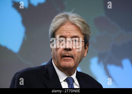 Brüssel, Belgien November 2023. Pressekonferenz von EU-Kommissar Paolo GENTILONI zur Herbstprognose 2023 am 15. November 2023 in Brüssel, Belgien. Quelle: ALEXANDROS MICHAILIDIS/Alamy Live News Stockfoto