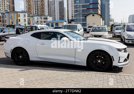 Minsk, Weißrussland, 15. November 2023 - Chevrolet camaro Muscle Racing Car - Premium Auto Stockfoto