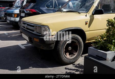 Minsk, Weißrussland, 15. November 2023 - Oldtimer Volkswagen auf der Stadtstraße. Stockfoto