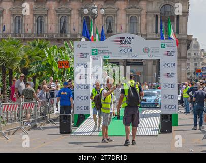 Mailand, Italien - 15. Juni 2019: Startschuss für das Sportereignis der Mailand Rallye Show im Stadtzentrum am Sommertag. Stockfoto