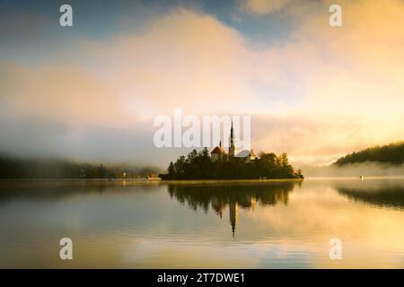 Sonnenaufgang am See Bled, slowenien IV Stockfoto