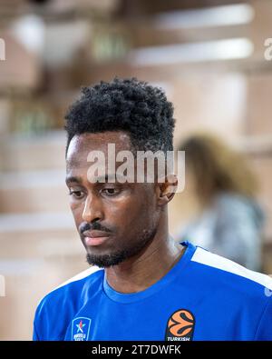 Monaco, Monaco. November 2023. Spieler Nr. 1 Rodrigue Beaubois von Efes Anadolu Istanbul ist in der 8. Runde der Turkish Airlines Euroleague Basketball zwischen AS Monaco und Efes Anadolu Istanbul (Efes Anadolu Istanbul gewann 89–82) am 14. November 2023 in Monaco zu sehen. Foto: Laurent Coust/ABACAPRESS.COM Credit: Abaca Press/Alamy Live News Stockfoto