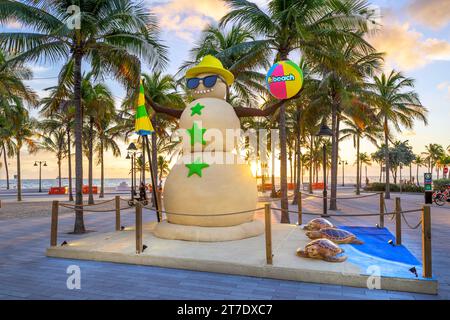 Olaz the Snowman, Light Up the Beach Event 12. November 2023, Beginn der Weihnachtssaison Las Olaz Boulevard Fort Lauderdale Beach, Florida, USA Stockfoto