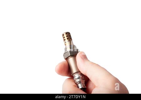 Sauerstoffsensor für Benzin- und Dieselmotoren in der Hand isoliert auf weiß. Die Lambdasonde ist eine zuverlässige Komponente zur Optimierung der Leistung Ihres Fahrzeugs. Stockfoto