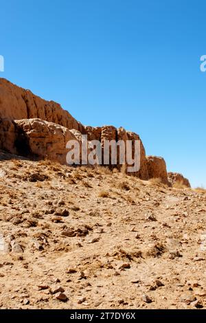 Alte Tonfestung von Ayaz-Qala in der Kyzylkum-Wüste in Usbekistan. Stockfoto