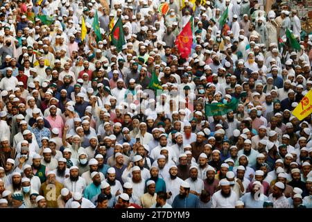 Dhaka, Bangladesch - 15. November 2023: Islami Andolan Bangladesch marschierte von Baitul Mukarram in Richtung Wahlkommission, um die Auslosung zu fordern Stockfoto