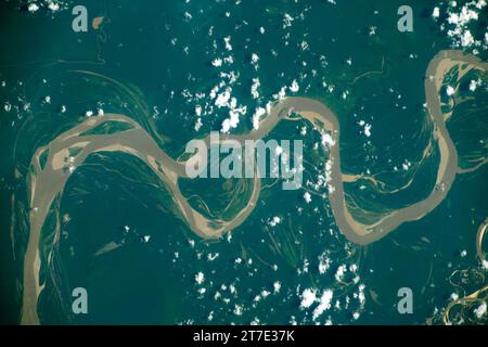 BRASILIEN - 29. Oktober 2023 - Ein Teil des Amazonas im Nordwesten Brasiliens ist von der Internationalen Raumstation aus auf einer Umlaufbahn von 260 Mio. abgebildet Stockfoto