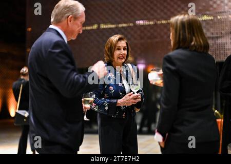 San Francisco, Usa. November 2023. Die ehemalige Referentin des Repräsentantenhauses Nancy Pelosi, D-CA, am Dienstag, den 14. November 2023, beim APEC-Ministertreffen Dinner bei der Asia-Pacific Economic Cooperation Economic Leaders Week (AELW) im de Young Museum in San Francisco, Kalifornien. Foto: Mike Lawrence/USA US-Außenministerium/UPI Credit: UPI/Alamy Live News Stockfoto